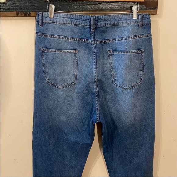 Boohoo Ripped Distressed High Waist Mom Jean Size 14 - Picture 12 of 16